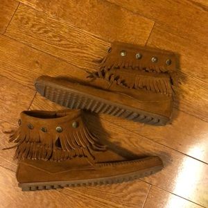 minnetonka boots